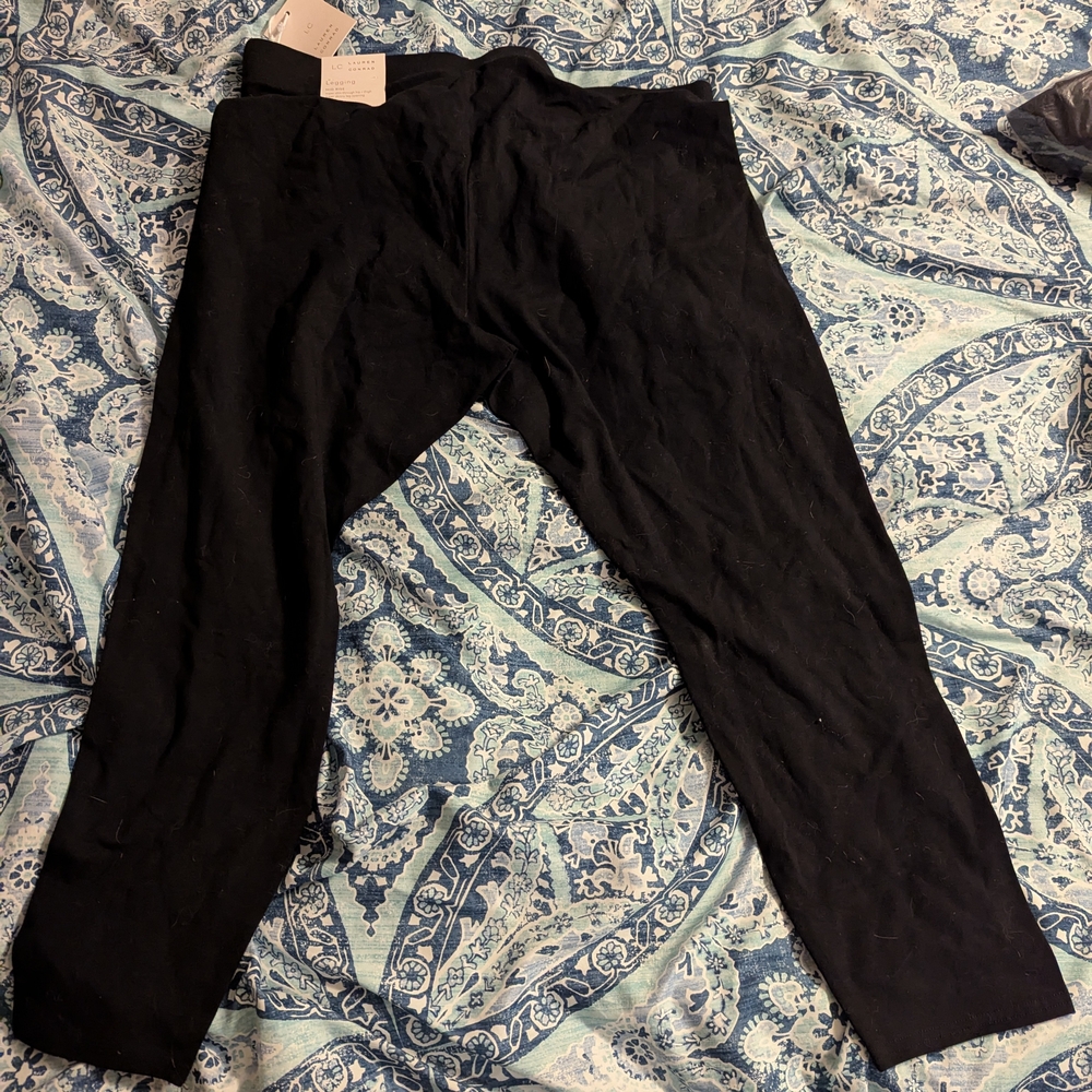 LC Lauren Conrad Black Capris with Textured Fabric